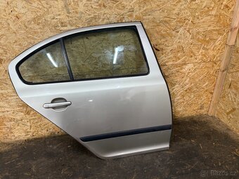 KOMPLETNÍ PRAVÉ ZADNÍ DVEŘE ŠKODA OCTAVIA 2 SEDAN 9201 - 2