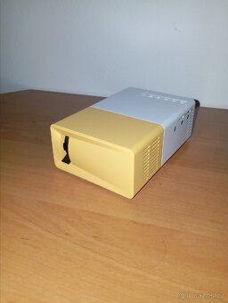 🎥 Mini LED projektor – jako nový, včetně krabice - 2