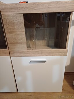 Prodám dvě obývací skříňky - 2