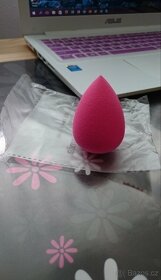 Růžová hubka na make-up tvar kapky - 2