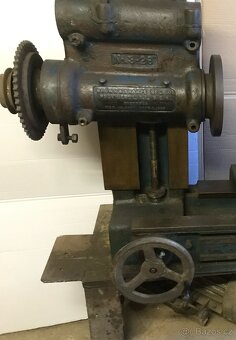 Historický kovoobráběcí stroj - 2