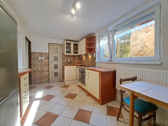 Prodej samostatně stojícího RD 3+1 + vinný sklep POLEŠOVICE - 2