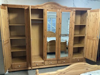 Prodám ložnici materiál voskované borovice - 2