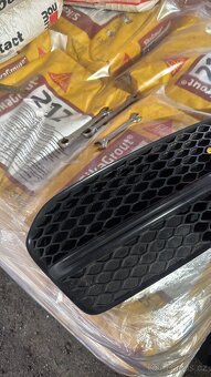 Audi Q5 – přední levá mřížka (MLHOVKA) - 2