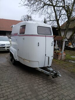 Přepravník  2 koní celolaminátový se sedlovnou - 2