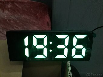 Digitální  hodiny s budíkem - 2