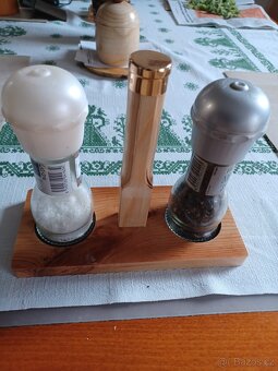 Držák na kořenky - 2