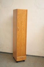 Skříň šatní - 2