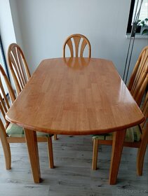 Masivní jídelní stůl s židlemi - 2