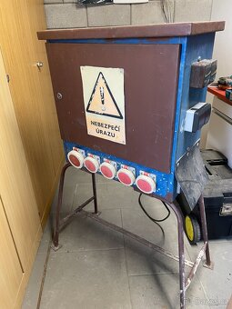 Stavební rozvaděč s elektroměrem a proudovým chráničem - 2