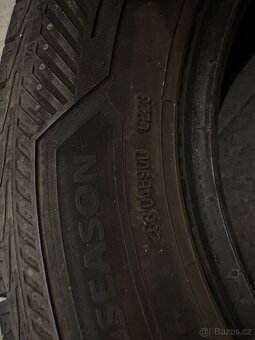 PRODÁM 1KS PNEU BARUM SNOVANIC ROZMĚRY 215/70 R15C R.V.02/23 - 2