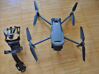 Prodám DJI Mavic 3 Pro Flymore Combo - 2