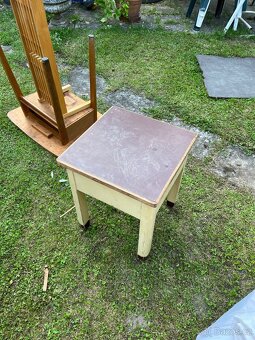 Dřevěná stolička s úložným prostorem - 2
