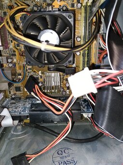 Starší PC + příslušenství a tiskárna HP - 2