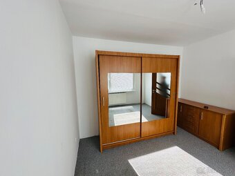 Krásná šatní skříň vyrobená na zakazku - 2