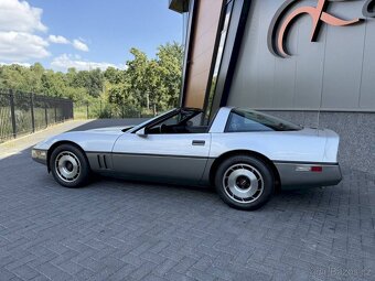 Chevrolet Corvette - 2