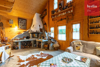 Exkluzivní nabídka bydlení – Dřevěná roubenka s historickým  - 2