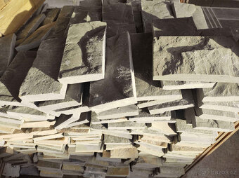 Obkladový kámen -šedý pískovec 20x10x3- nový - 2