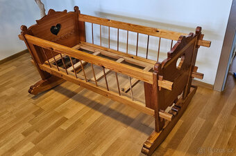 Dřevěná kolébka pro miminko - 2