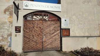 Dům s penziónem a obchodem na náměstí v Horní Plané - 2