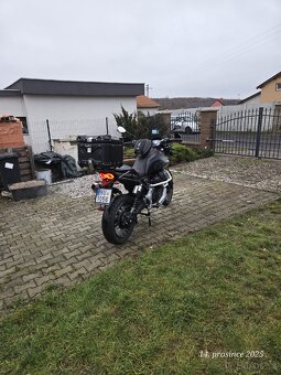 Moto Guzzi V85TT - 2