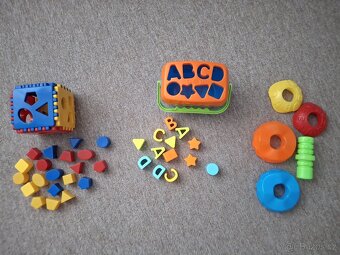 Sada hraček- skládačky,  puzzle - 2