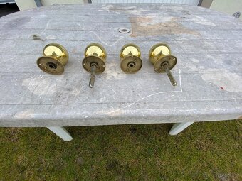 Kování ke dveřím-místo kliky - 2