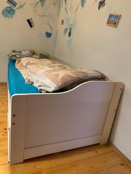 Krásna postel jednolůžko-téměř nova 3000,- Kč 200cmx90cm - 2