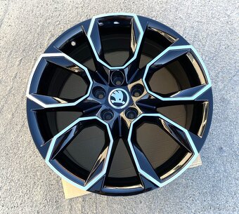8x18 5x112 Nové ALU KOLA Škoda 5/112 8x18 ET43 ... - 2