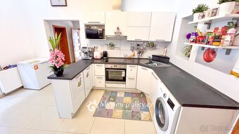 Prodej rodinné domy, 370 m2 - Znojmo - Oblekovice - 2