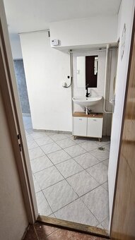 Pronájem místnosti v suterénu + sprch. kout + linka + WC - 2