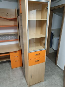 Stůl a skřínky dětský pokoj - 2