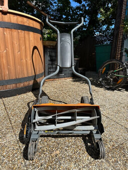 Ruční vřetenová sekačka FISKARS - 2