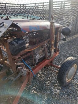 Traktůrek + příslušenství - 2