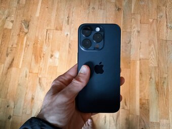 ZAREZERVOVANÉ-iPhone 15 Pro 256GB Black Titanium Krásný stav - 2