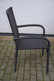 Prodám stůl a 4 židle z polyratanu - 2