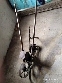 Ruční secí stroj - 2