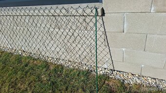 Dílce pletiva z plotu - 2