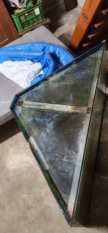 Rohové Akvárium cca 147l - 2