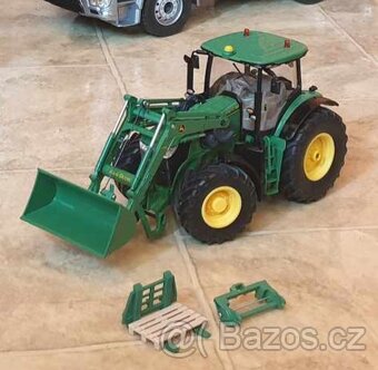 Kovový RC model traktor John Deere - 2