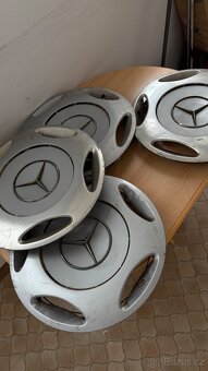 Dobové poklice mercedes - 2