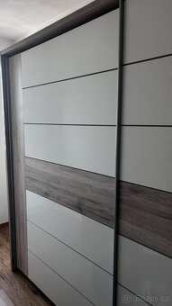 šatní skříň - 2