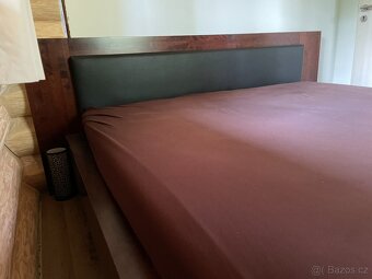 Prodám postel z masivního třešňového dřeva - 2