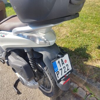 Piaggio Beverly 300i - 2