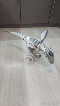 Chodící dinosaurus - 2