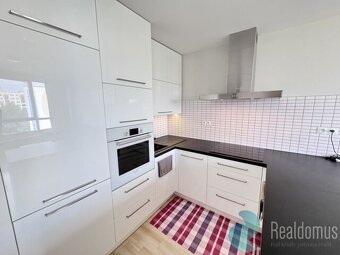 Pronájem, byt 2+kk, lodžie, parkovací stání, ul. Staroměstsk - 2