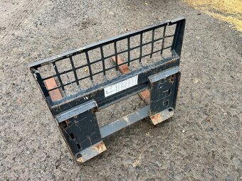 Paletizacni vidle na smykovy nakladac Bobcat - 2