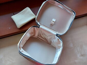 Zlatý kosmetický kufřík - 2