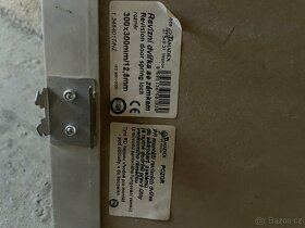 Hliníková revizní dvířka se zámkem - 2