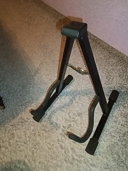 Kytarový stojan - 2